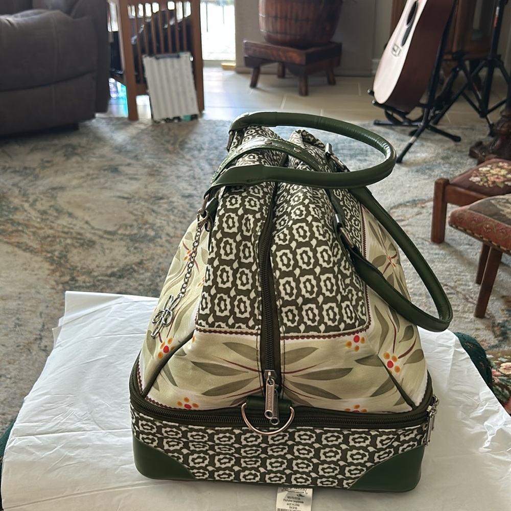 Temptation, old world, sage, double insulated tote with 2 qu casserole 13 x 11 - Picture 4 of 12